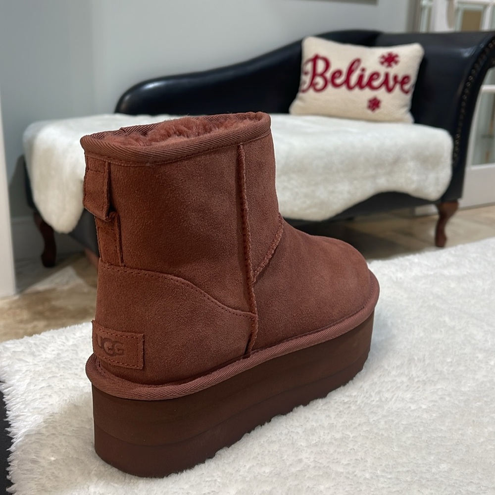 🎁 UGG Women's Classic Mini Platform Boot - Picture 6 of 8